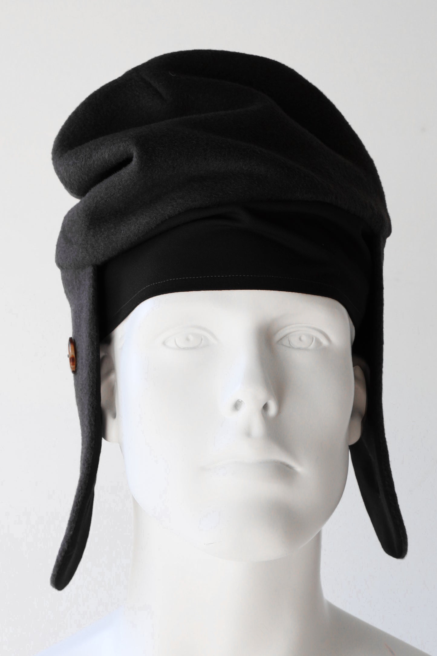 ARQIE HAT BLACK