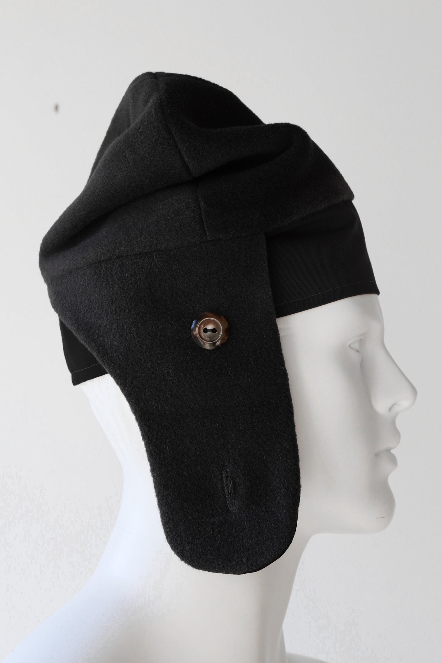 ARQIE HAT BLACK