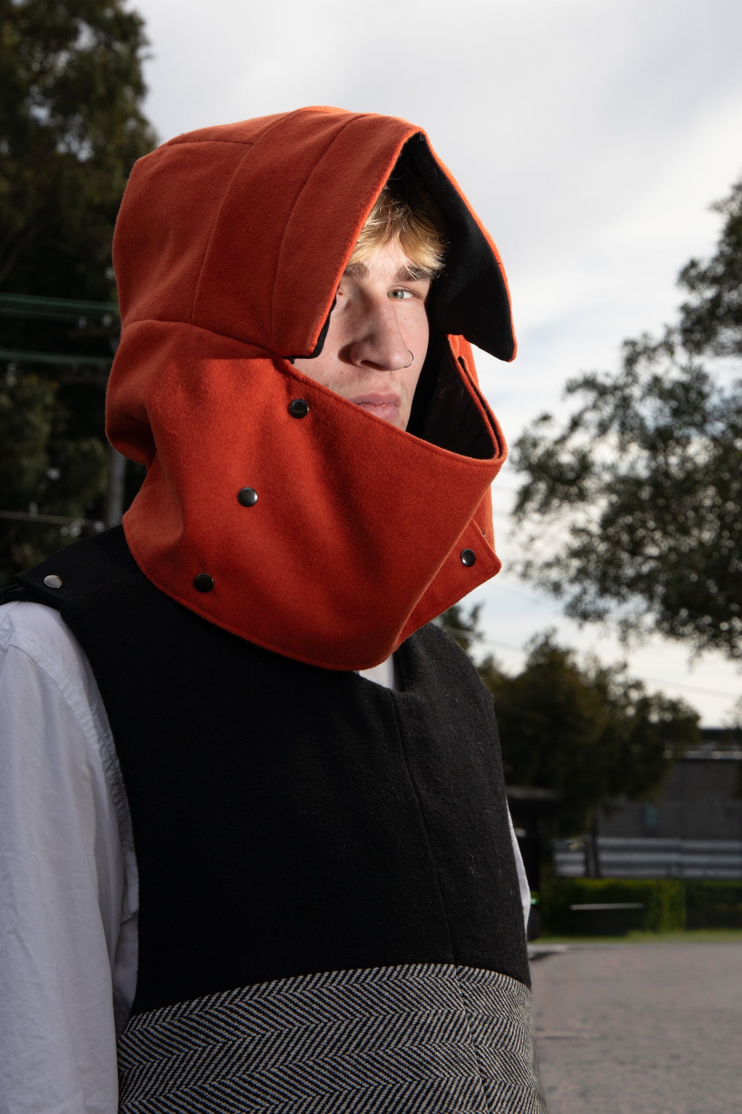 FEEDER HOOD